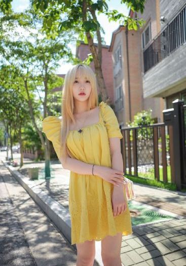 理伦片漂亮的女教师