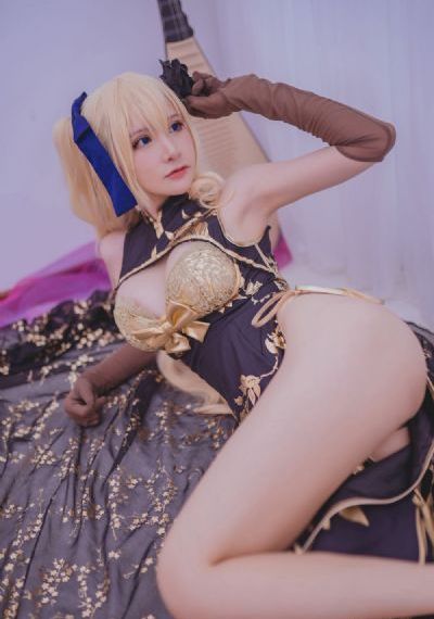 三个巴伐利亚女孩游巴黎